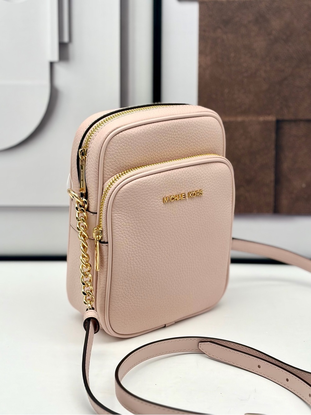 Michael Kors Jet Set Medium
Leather Crossbody Bag Powder Blush